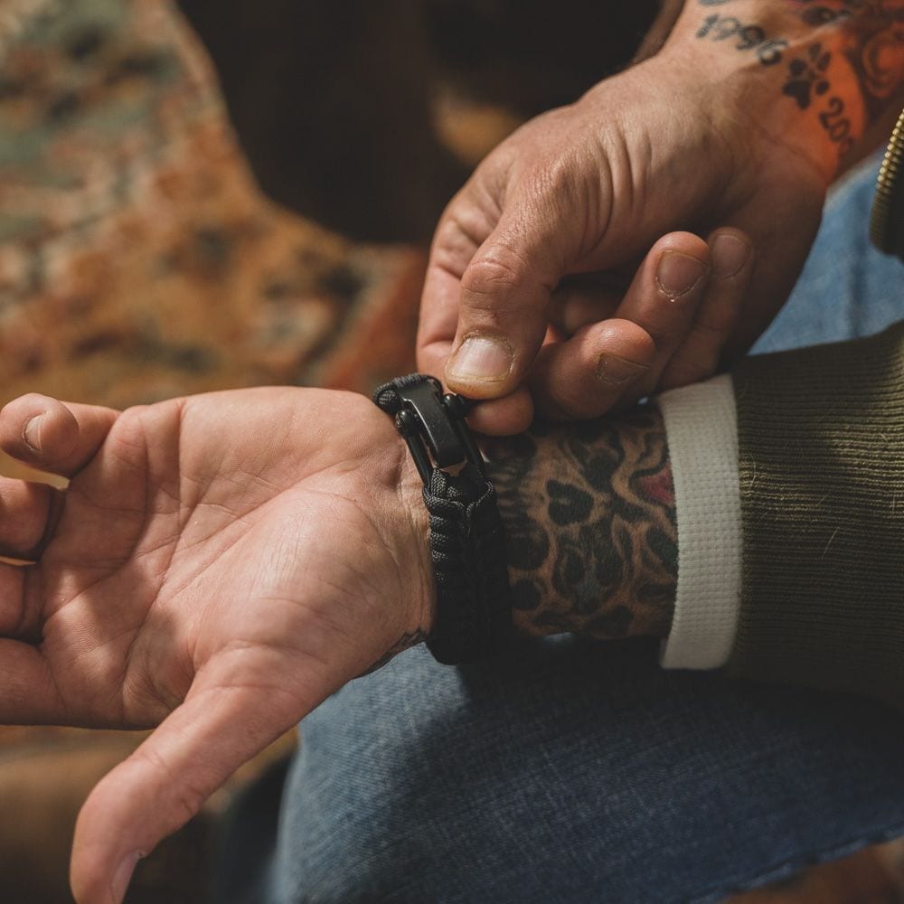 Never Forgotten Black Paracord Bracelet: Helps Pair Veterans With A Service Dog Or Shelter Dog